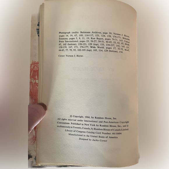 Vintage Great Running Backs of the NFL Book 1966 - Picture 2 of 4